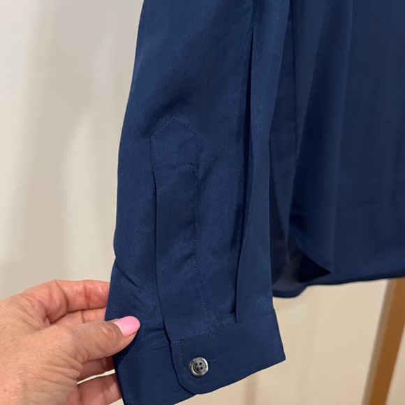 Banana Republic Elegant Deep Blue Women’s Button Down Shirt. Size M - Picture 3 of 8